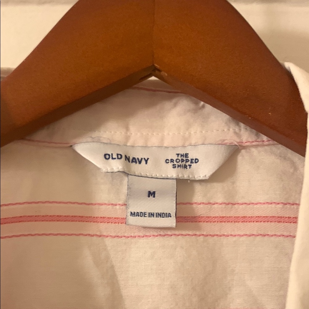 NWT! Old Navy Women's Button Down Cropped Shirt - Medium - Picture 7 of 8
